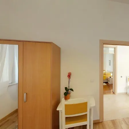 Mihe - Two-bedroom With Balcony And Sea View Apartamento Dubrovnik