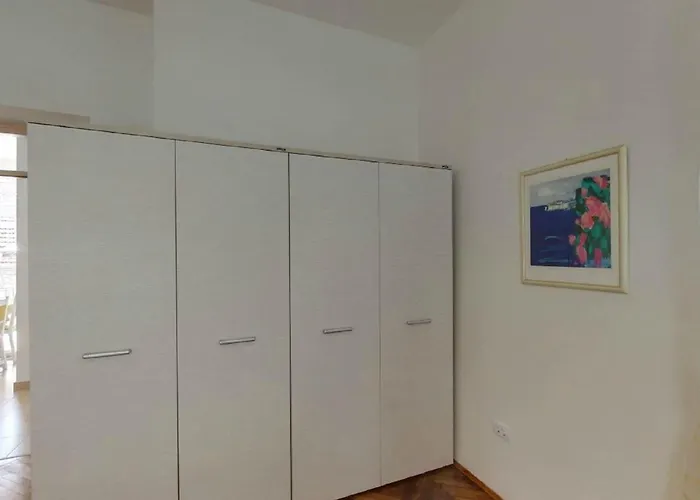 Mihe - Two-bedroom With Balcony And Sea View